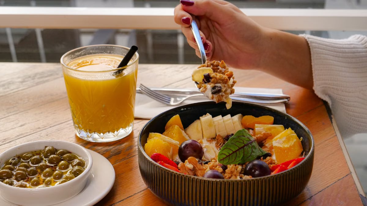 Enjoy a nutritious breakfast with fruit, nuts, and juice in a calm setting in İzmir, Türkiye.